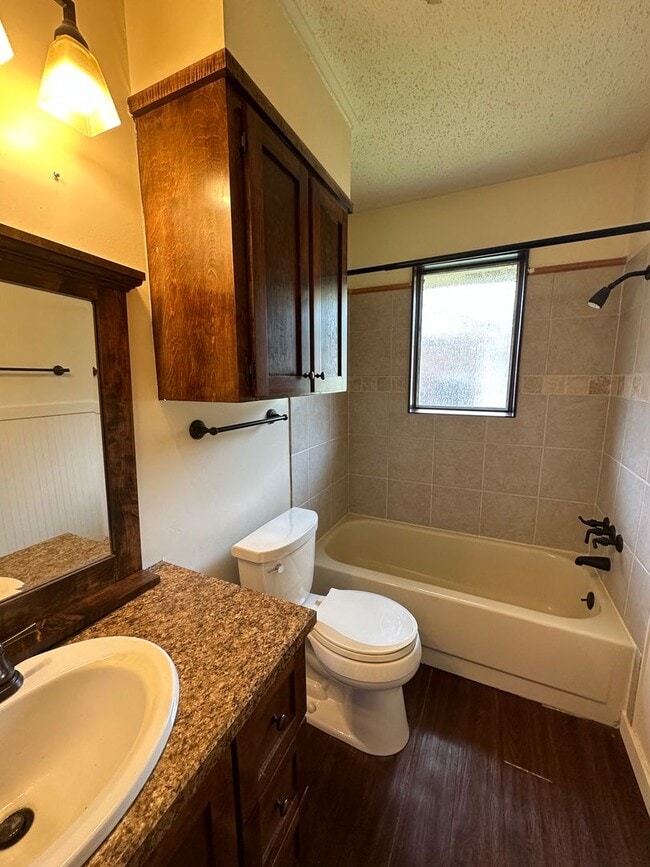 Building Photo - Southern Homes, 3 Bed, 2 Bath WITH Pool!