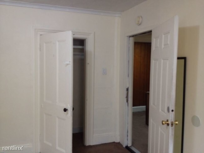 Building Photo - 424 Monroe Ave