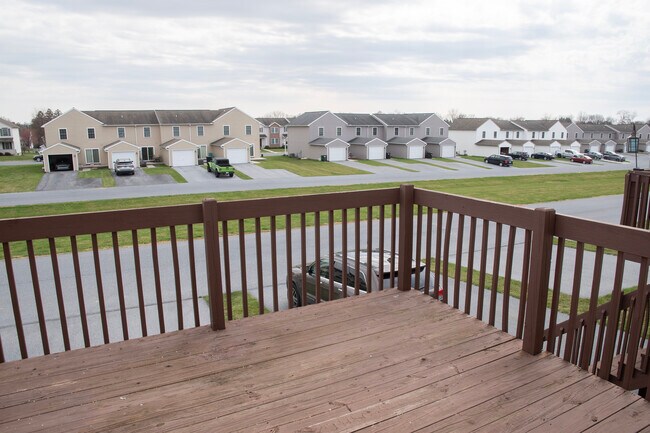 Building Photo - 320 Meadow View Dr