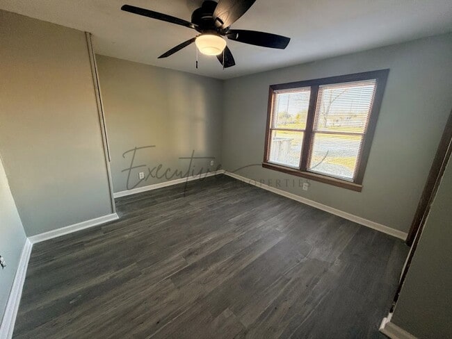 Building Photo - 3 Bedroom, 1.5 Bathroom Home with Bonus Room for Rent in Lake Charles