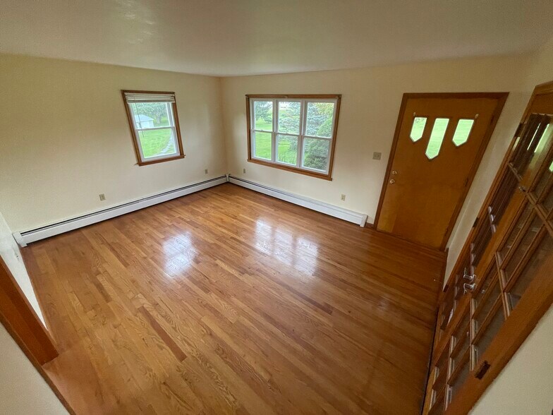 Building Photo - 60 Bloomingrove Dr