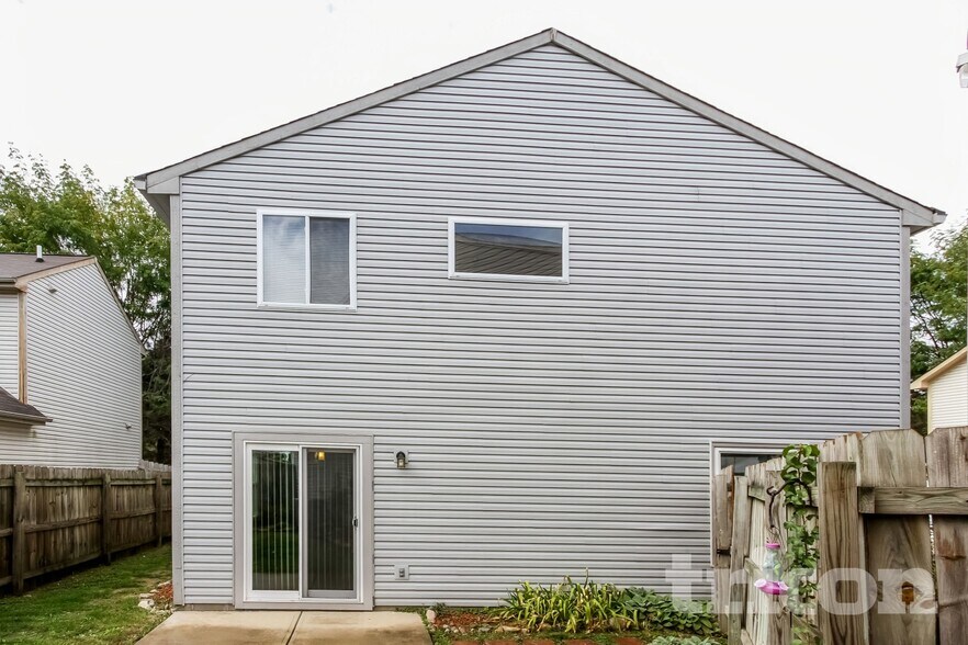Building Photo - 607 Mountain Pine Dr