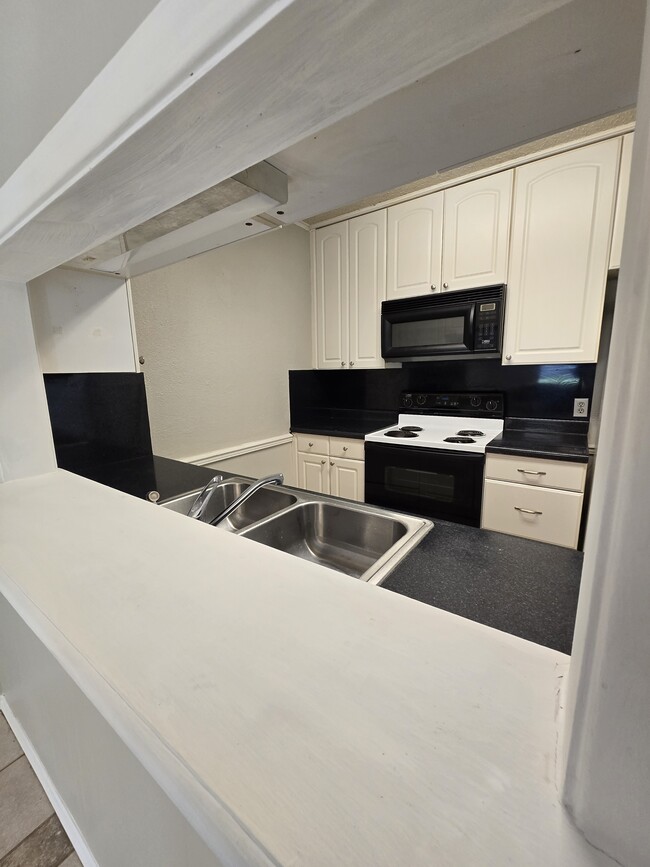 Building Photo - 4624 Leisure Ln