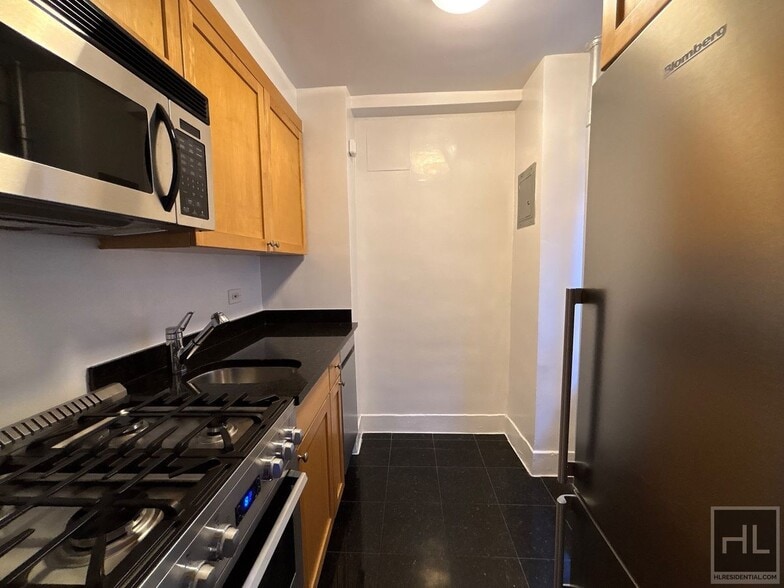 Building Photo - Christopher Street