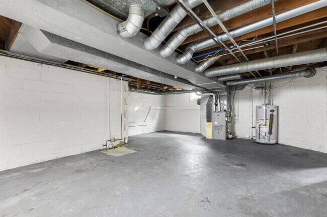 Building Photo - 1812 Huffman Blvd