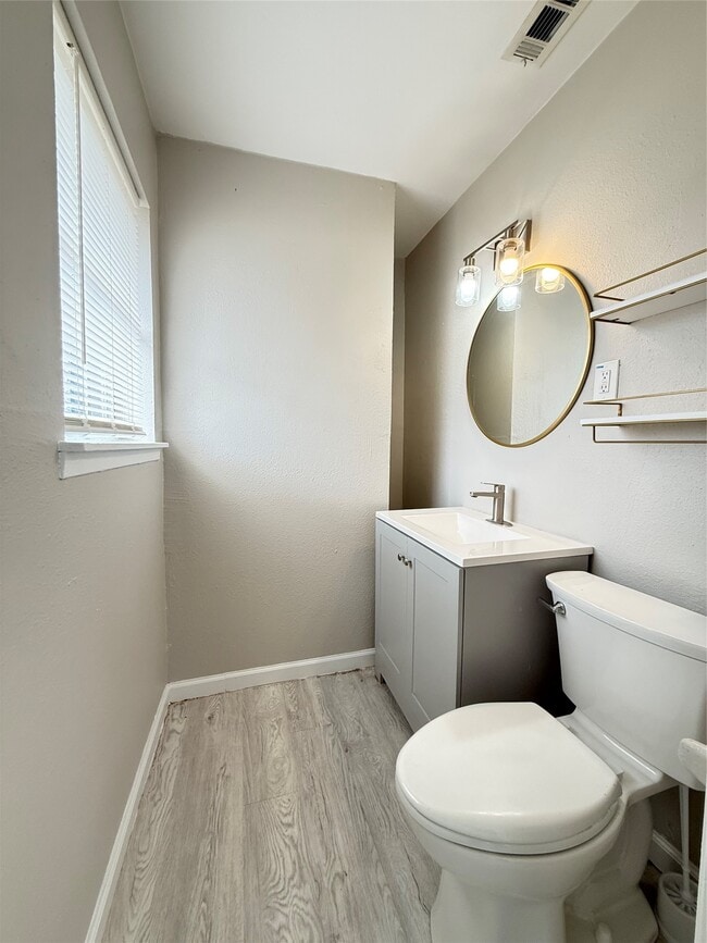 Building Photo - 4218 Esther St