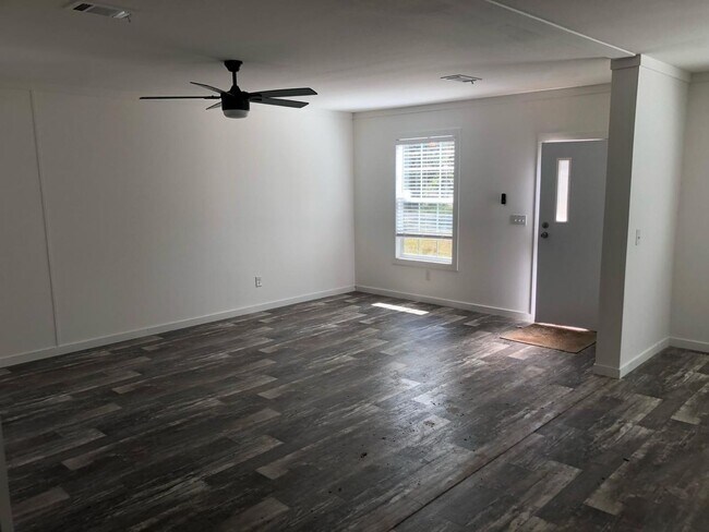 Building Photo - 18043 Ferry Ave