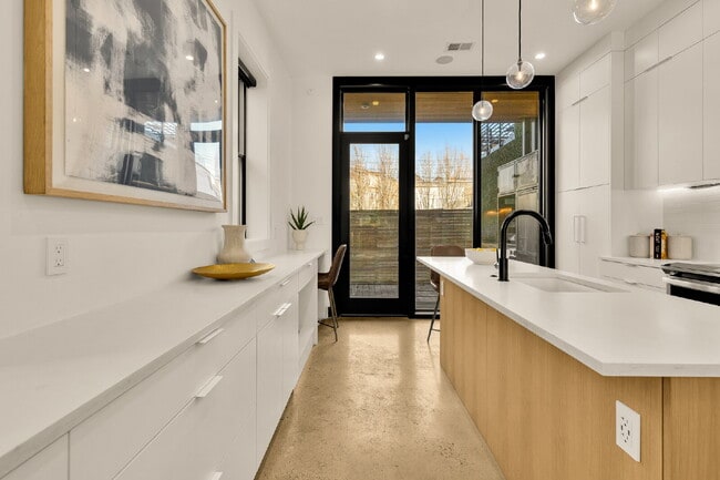 Building Photo - Modern Luxury in the Heart of Logan Circle