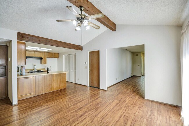 Building Photo - Z8616-8618 LR