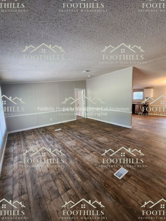 Building Photo - 240 Latham Dr