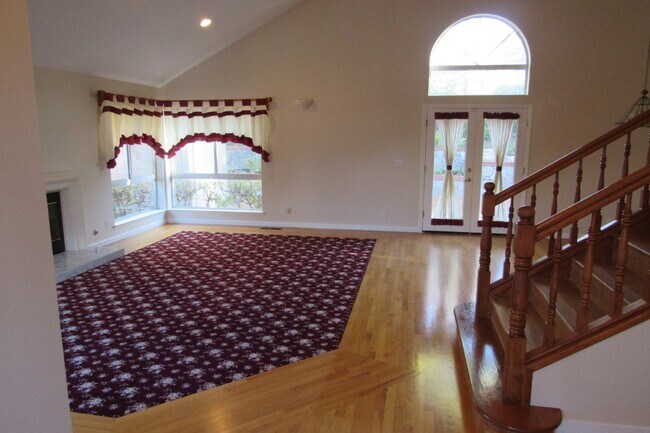 Building Photo - Gorgeous Custom Pleasanton Home in Great Location