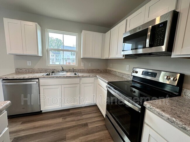 Building Photo - 11 High Pne Trl