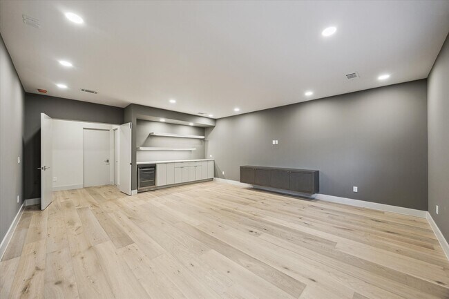 Building Photo - 2129 Quenby St