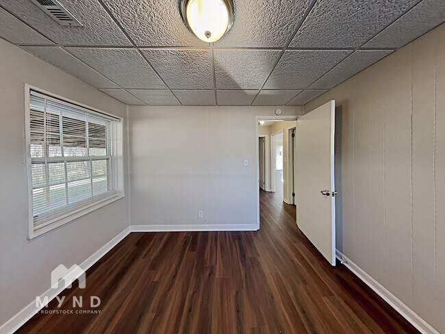 Building Photo - 1825 Collier Dr