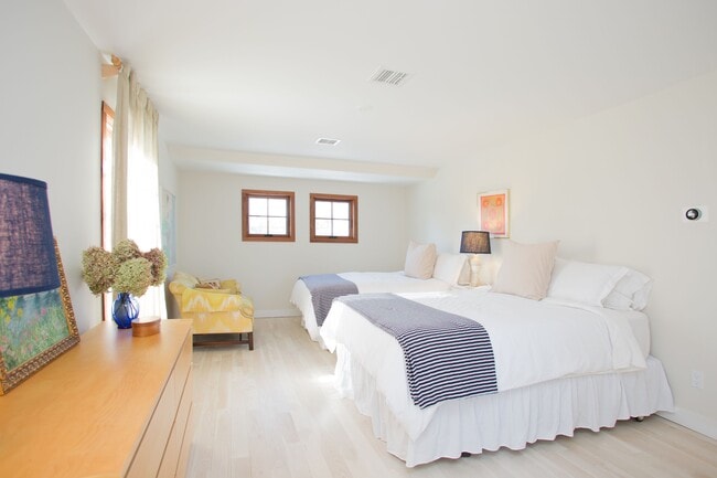 Building Photo - 150 Elm St