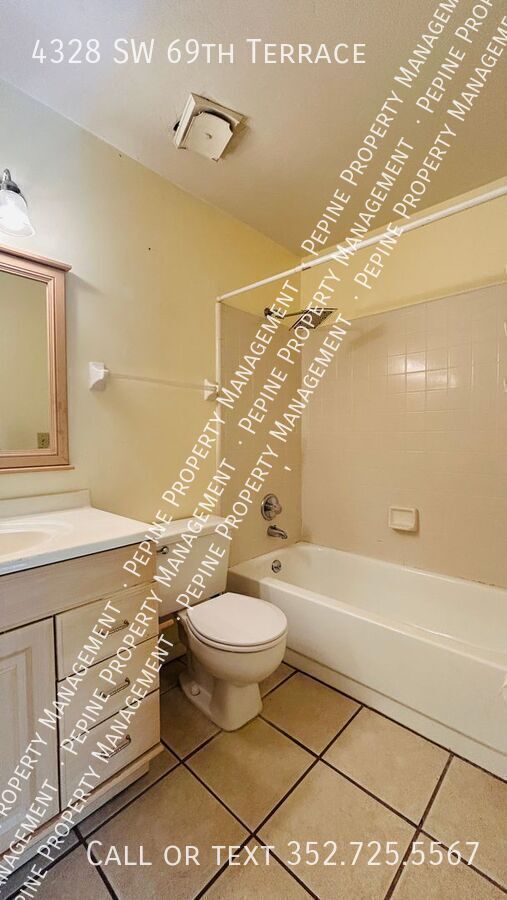 Building Photo - 4328 SW 69th Terrace