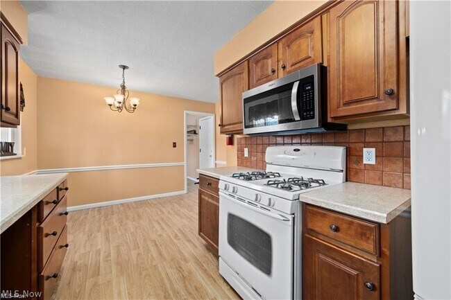 Building Photo - 4960 W Park Dr