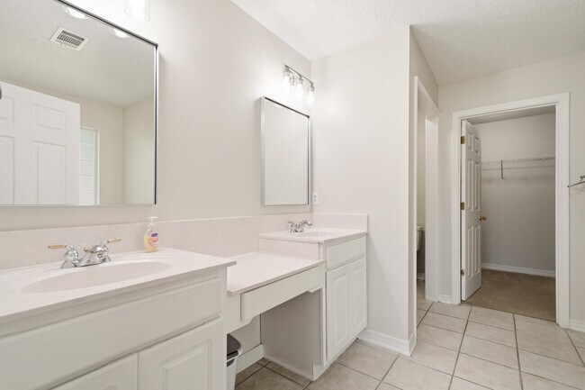 Building Photo - 6381 Havenmist Ln