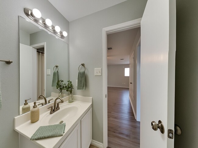 Building Photo - 3-bedroom, 2.5-bathroom house with a pool in Keller ISD - Closed to Alliance Town Center