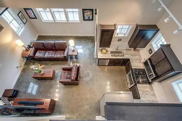 Building Photo - 1008 Treaty Oaks Dr