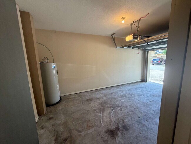 Building Photo - Luxurious 3-Bedroom Condo in Panama City, FL with Spacious Layout and Modern Amenities!