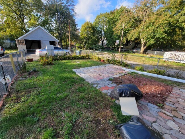 Building Photo - 504 Winthrop Ave