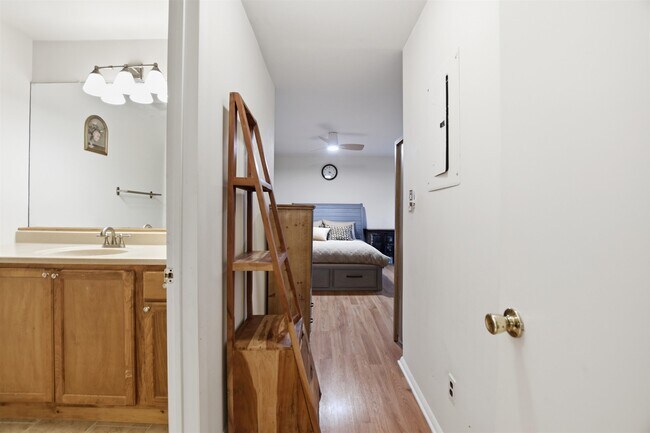 Building Photo - 700 10th St