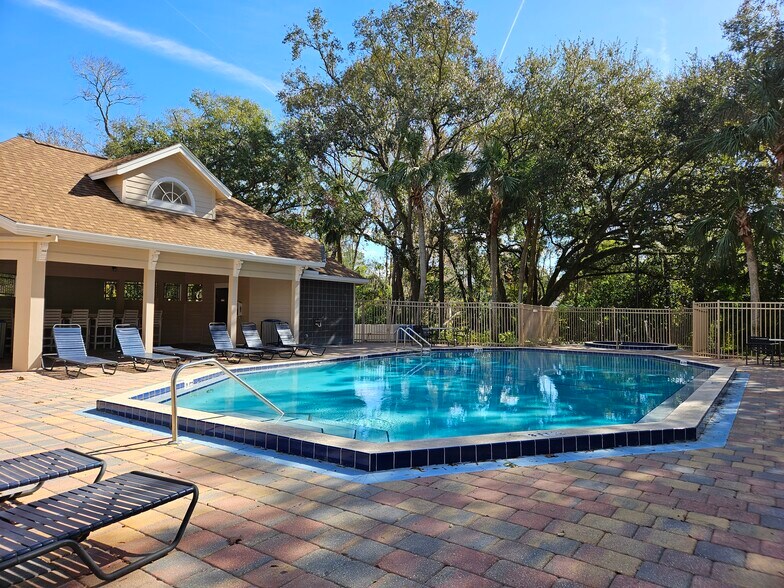 Building Photo - 682 Youngstown Pky