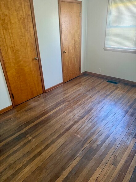 Building Photo - 1122 Glen Rd