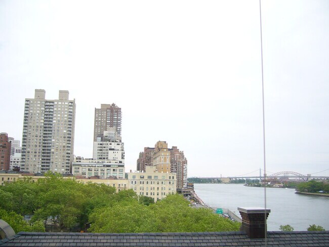 Building Photo - 530 E 76th St