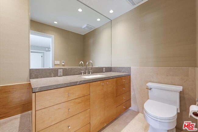 Building Photo - 6789 Shearwater Ln