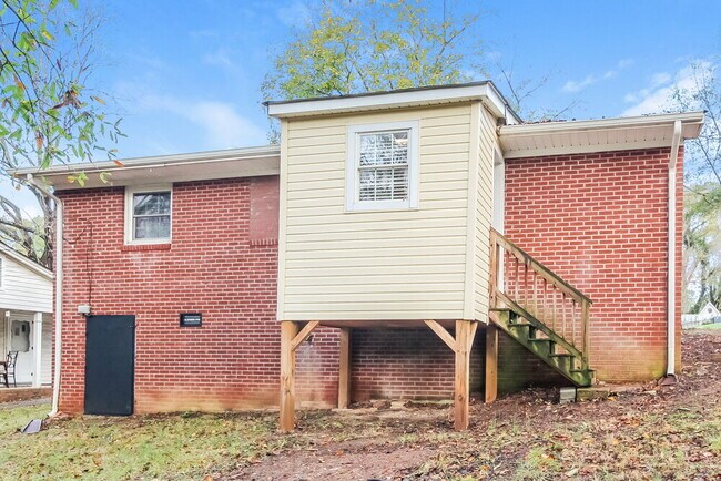 Building Photo - 209 Nila Dawn Ave