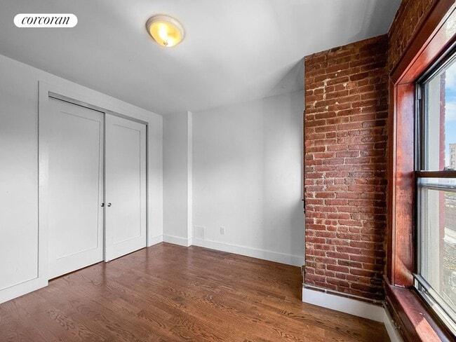 Building Photo - 475A Hicks St