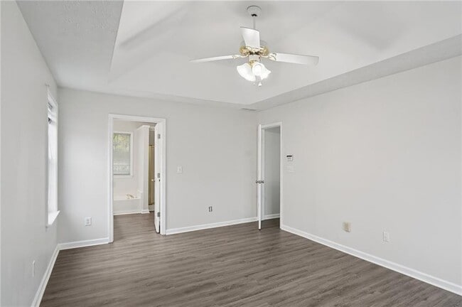 Building Photo - 3120 Northcliff Dr