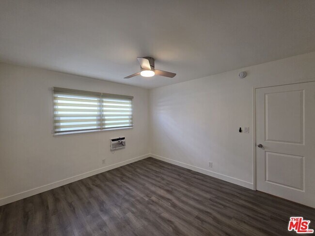 Building Photo - 707 Strand St