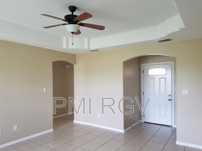 Building Photo - 8314 N Val Verde Rd