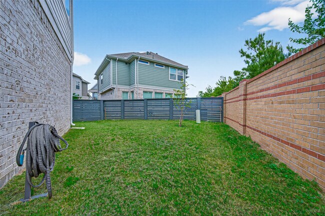 Building Photo - 15174 Post Oak Fls Dr