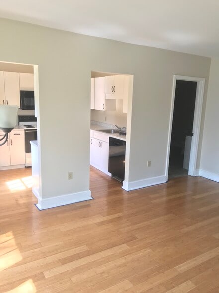 Building Photo - 291 E Allen St