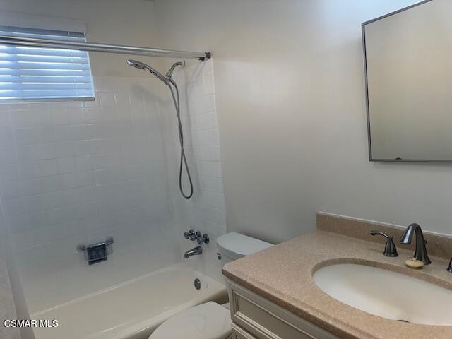 Building Photo - 2485 E Hillcrest Dr