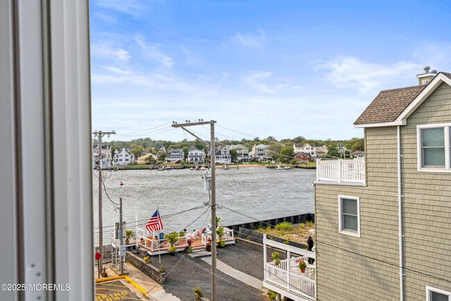 Building Photo - 28 Beach St