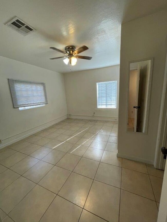 Building Photo - 600 S Roosevelt St