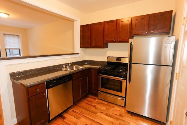 Building Photo - 4329 N Wolcott Ave