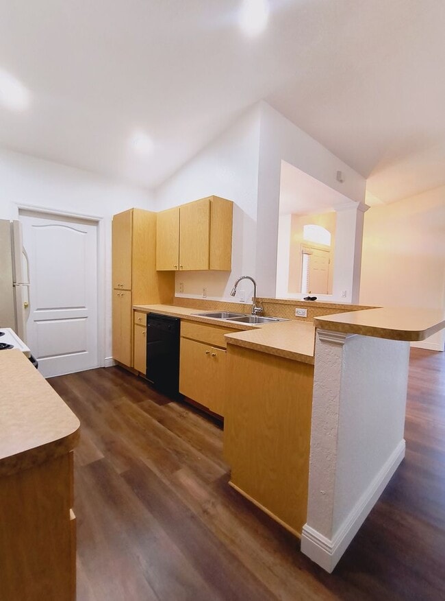 Building Photo - Beautiful 3 Bedroom 2 Bathroom Bungalow in...