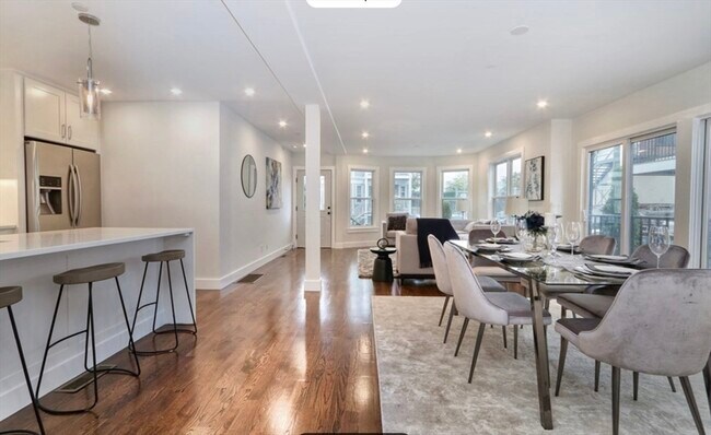 Building Photo - 15 W Bellflower St