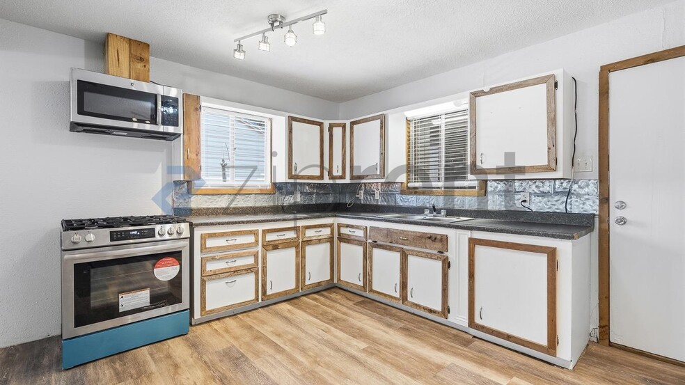 Building Photo - Unit