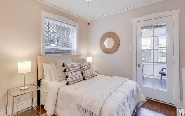 Building Photo - 1628 W Columbia Ave