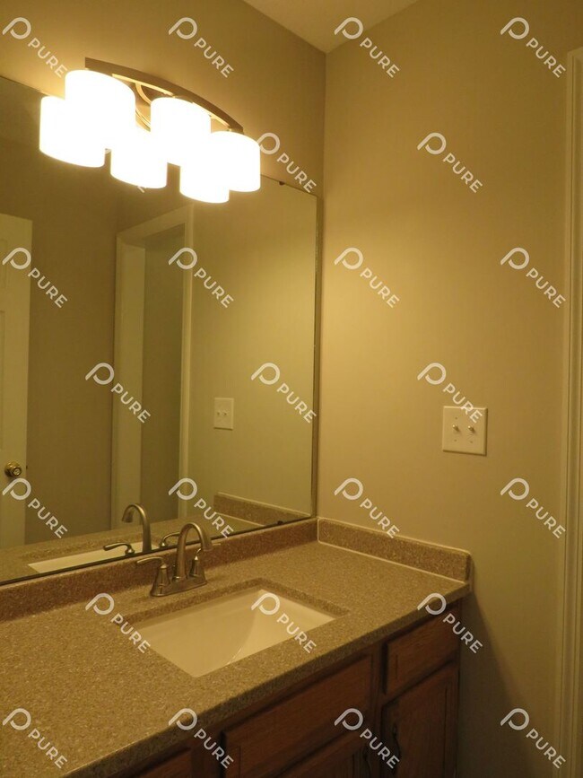 Building Photo - 202 Marlboro Way