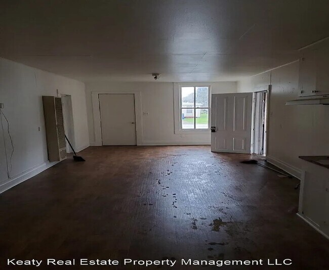 Building Photo - 703 6th St