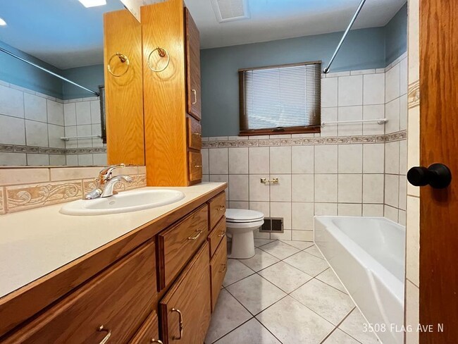 Building Photo - 4br 2.5ba ~ Security Deposit Free Alternat...