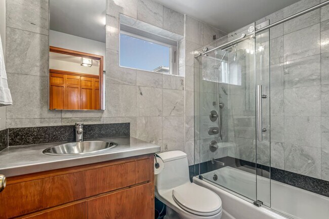 Building Photo - Large 2 Bedroom in Queen Anne * Utilities/ Parking Included*